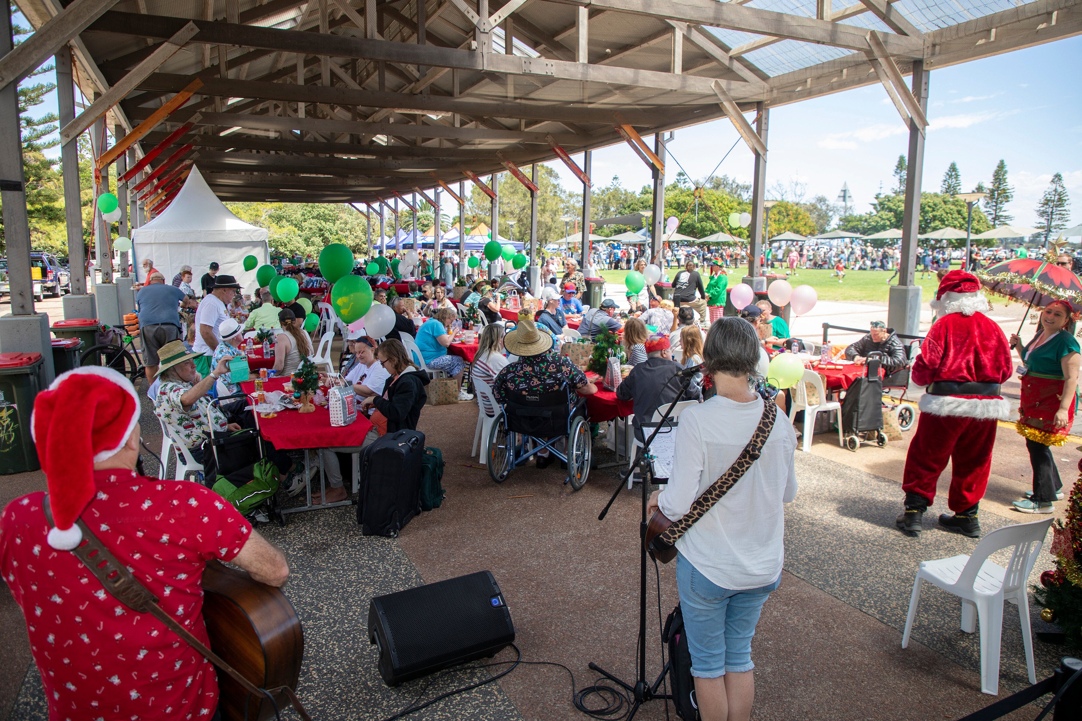 Samaritans Xmas Lunch-25-12-23-057-2MB-1